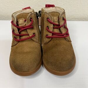 UGG Kids Boys Kristjan Chukka Boots Chestnut Size 6 US